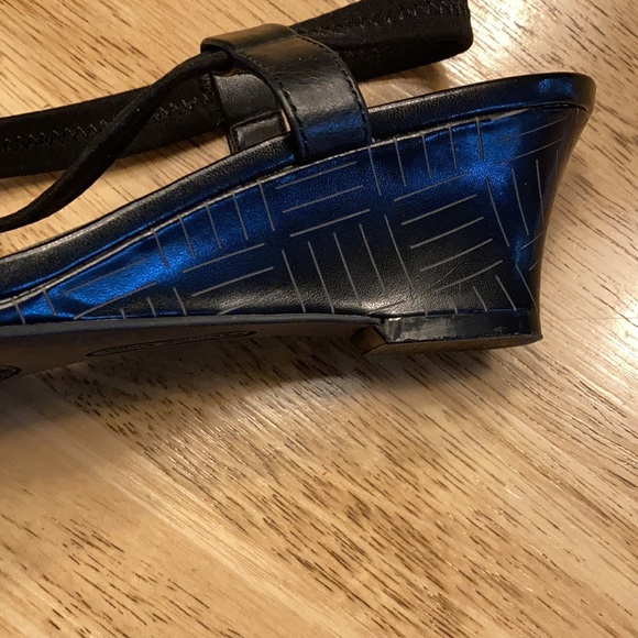 Awesome Etienne Aigner Black strap he sandals - Picture 6 of 8